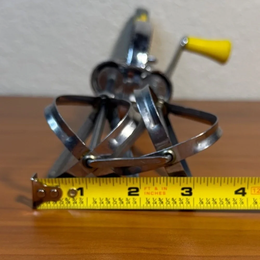 Vintage Dazey Model 810 Hand Crank Egg Beater Yellow Handle St Louis MO Stainles